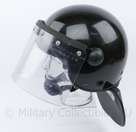 ME helm merk Petris Black 2006 - maat 57/58 - origineel