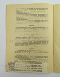 Nederlandse leger voorschrift Het verlenen van militaire bijstand in Nederland VA 2-1580 uit 1960 - afmeting 14 x 21 cm - origineel
