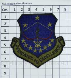 US Army Patch dedicated to excellence - 7x7,5x0,1 cm - origineel