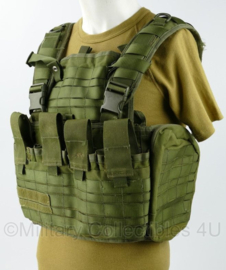 TT Tasmanian Tiger MOLLE chest rig MKIImet 4 mag pouches en 2 utility pouches - verstelbare maat - gedragen - origineel