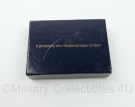 Defensie lege medaille doos - Kanselarij der Nederlandsche Orden voor Trouwe Dienst medaille - 8 x 6 cm - origineel