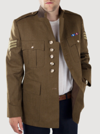 Britse uniform jas mosterd bruin (WO2 kleur) met insignes  -  origineel