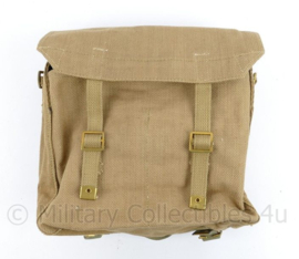 WO2 Britse pukkel P37 Smallpack met L straps Khaki met messing gespen  - origineel