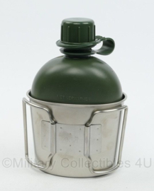 Defensie Opbouwtas Veldfles NFP Multitone Pouch NFP Multitone Fieldbottle met beker en fles - maker Geronimo - 13 x 7,5 x 22 cm - gebruikt - origineel