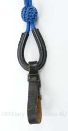 KMAR Koninklijke Marechaussee pistoolkoord blauw met leder - 104 x 4 cm - topstaat - origineel