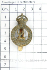 WO2 Canadese cap badge Kings Crown -The Hertfordshire Regiment  - 5 x 3,5 cm - origineel