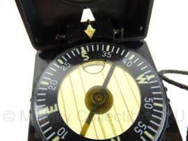 DDR kompas set met dubbele luchtbel - marschkompass F73 - mogelijk kapot - origineel