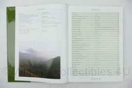Herinneringsboek UNMEE 2000-2001 Nederlands-Canadees Bataljon in de Hoorn van Afrika - 21,5 x 2 x 29 cm - origineel