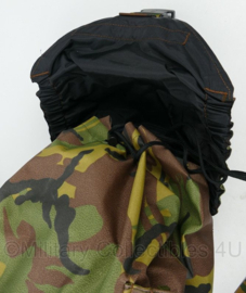 KL Nederlandse leger rugzak grabbag 40 liter woodland camo - 29 x 25 x 62 cm - goede staat - origineel