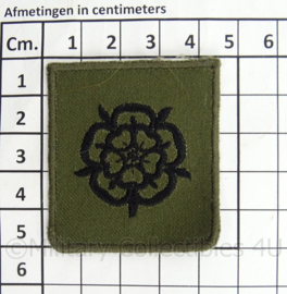 KL Landmacht borst embleem MILVA Militaire Vrouwen Afdeling - groen - afmeting 4,5 x 5 cm - origineel