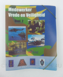 Handboek VEVA Medewerker Vrede en Veiligheid Deel 2 - 25 x 4 x 32 cm - origineel