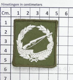 KL Vaardigheidsembleem Schietwedstrijden Harskamp zilver voor GVT - zonder klittenband - 5 x 4½ cm - origineel
