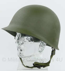 US Army WO2 model M1 helm met correcte kinriem en kurklaag - ZONDER binnenhelm - bruikbaar als WO2 model