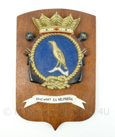Koninklijke Marine wandbord - Marinebasis Parera op Curacao - "Opgewekt en vrijmoedig" - afmeting 18,5 x 28 x 1 cm - origineel