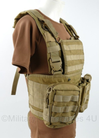 Warrior Assault Systems Chestrig met 5 mag pouches & 2 utility pouches Coyote - gedragen - origineel