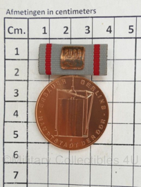 DDR NVA medaille Erbauer der Hauptstadt Berlin für Vorbildliche Leistungen beim Aufbau der Hauptstadt der DDR - origineel