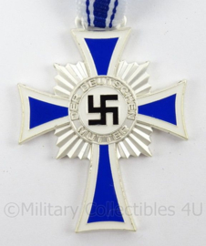 Mutterkreuz in zilver met neklint - replica