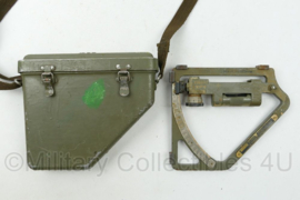 WO2 US Army M1A1 Gunner Quadrant Howitzer with Case Carrying M82 - gebruikt - origineel