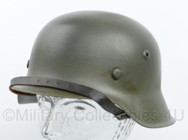 WO2 Duitse M42 helm met replica verf en liner - maker HKP - potmaat 64 - originele WO2 gestempelde helmpot