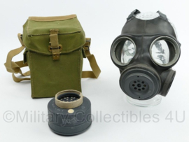 WO2 Britse MKII Lightweight Gas mask met filter en draagtas - origineel