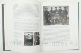 Boek "Voorwaarts in Bataille - Een eeuw bereden politie in Amsterdam" - 22 x 1,5 x 27 cm