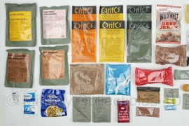 1 doos met 8 zakken Nederlandse leger 24uurs rantsoenen Maaltijd zak 24 Hour Operationeel Rantsoen W(Pouch) + Warm Weer module - 8 verschillende menu's! - +/- 4900 kcal - Best Before November 2025