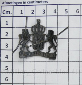 Ambtenaar pet insigne Je Maintiendrai - 5 x 4,5 cm - origineel