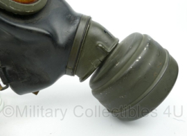 WO2 Duits gasmasker 1943 met filter - origineel