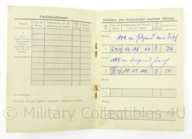 WO2 Duits Schiessbuch schietboekje 1937 / 1938 van 18 infanterie regiment 19 - 15 x 10½ cm - origineel