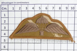 Britse parawing op desert camo ondergrond - 9,5 x 4,5 cm -  origineel