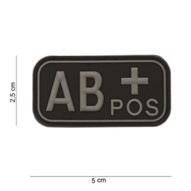 Embleem Bloedgroep AB+ positief -  ZWART / GRIJS - met klittenband - 3D PVC - 5 x 2,5 cm.