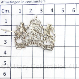 Nederlandse Pet embleem Je Maintiendrai zilverkleurig voor ambtenaren - 4 x 3,5 cm - origineel