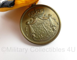 Defensie Juliana periode Trouwe dienst Medaille in goud  - 5,5 x 4 cm - origineel