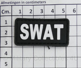 SWAT embleem PVC met klittenband Klein  - wit op zwart - 5 x 2,5 cm