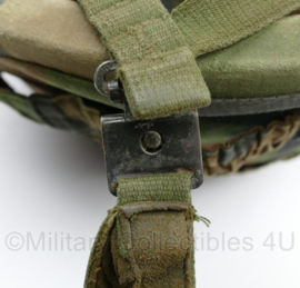 KMARNS Korps Mariniers M92 M95 composiet helm met parakinriem en Forest camo overtrek - maat Small - origineel