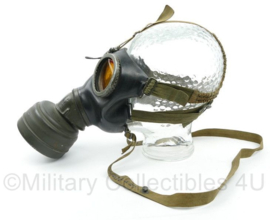 WO2 Duits gasmasker 1943 met filter - origineel