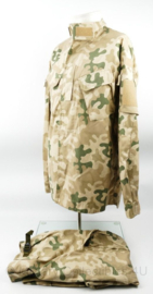 Poolse leger camo uniform jasje met broek 2021 model - maat jas en broek M/XXL - nieuw - origineel