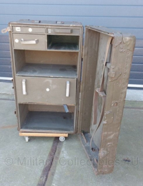 US Army Transportable Field Office box met lades - 48 x 48 x 81 cm - origineel