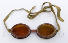 WO2 Britse SLM 1941 Goggle met Duitse opbergtas - doorgebruikt door Wehrmacht - 10 x 2 x 9 cm - origineel