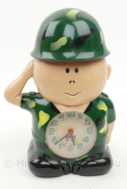 Saluerende soldaat klok - 22 x 15 x 9 cm