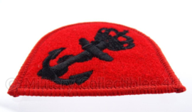 KM Koninklijke Marine, Korps Mariniers baret embleem - rood met anker - afmeting 7 x 6 cm