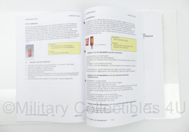 KM Koninklijke Marine CBRNDCBV School handboek in ringmap - 28 x 3 x 32 cm - origineel