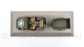 Decoratieve gedetailleerde Willys MB jeep met aanhanger op schaal - 8 x 18,5 x 7,5 cm - origineel