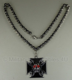 Metalen ketting Duits kruis met Skull & red eyes