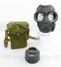 WO2 Brits gasmasker met 1944 draagtas en gasmasker filter - origineel