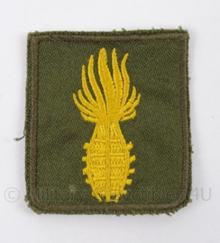 KL Landmacht embleem "Geoefend handgranaatwerper" goud - afmeting 4,5 x 5 cm - origineel