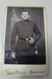 Duitse WO1 pasfoto van soldaat op origineel kaartje - 6,5 x 10 cm. - origineel