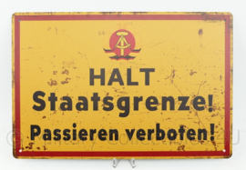 Metalen plaat Oost Duitsland DDR NVA HALT Staatsgrenze! Passieren verboten!   - 30 x 20 cm.