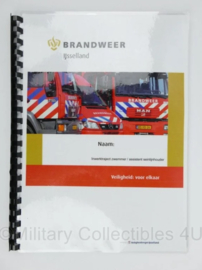 Nederlandse Brandweer IJsselland inwerktraject zwemmer assistent seinlijnhouder handboek - 22 x 0,5 x 30,5 cm - origineel