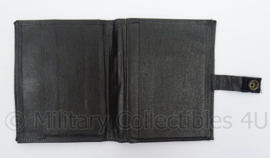 KMAR Marechaussee zwart lederen bonnenboek - afmeting 15 x 13 cm - origineel